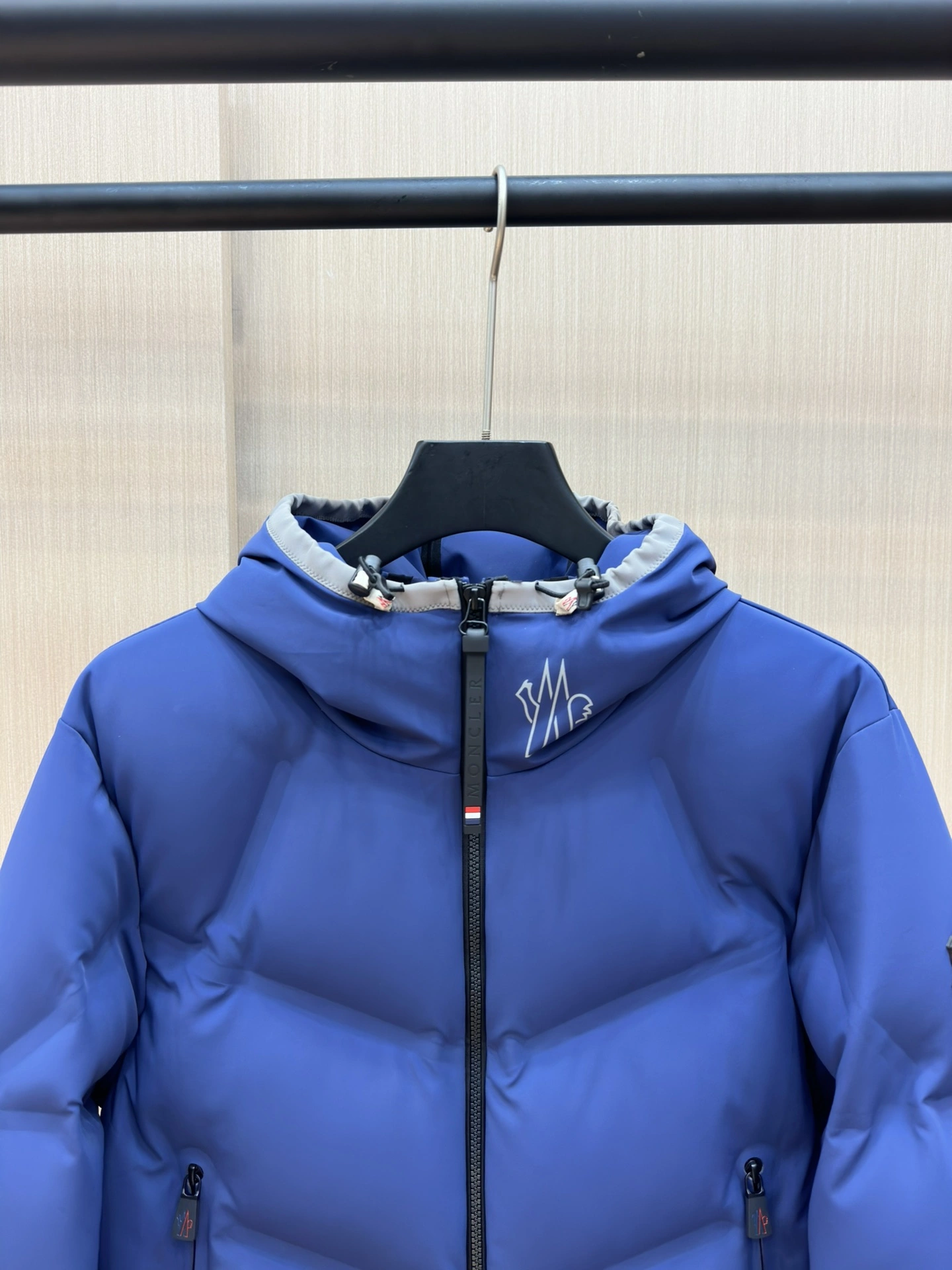 Moncler Down Jackets Minimalist 145686