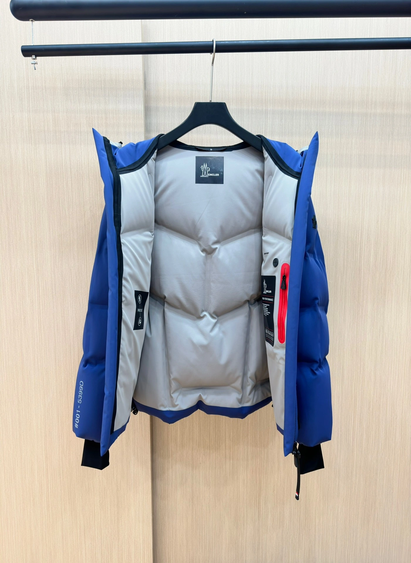 Moncler Down Jackets Minimalist 145686