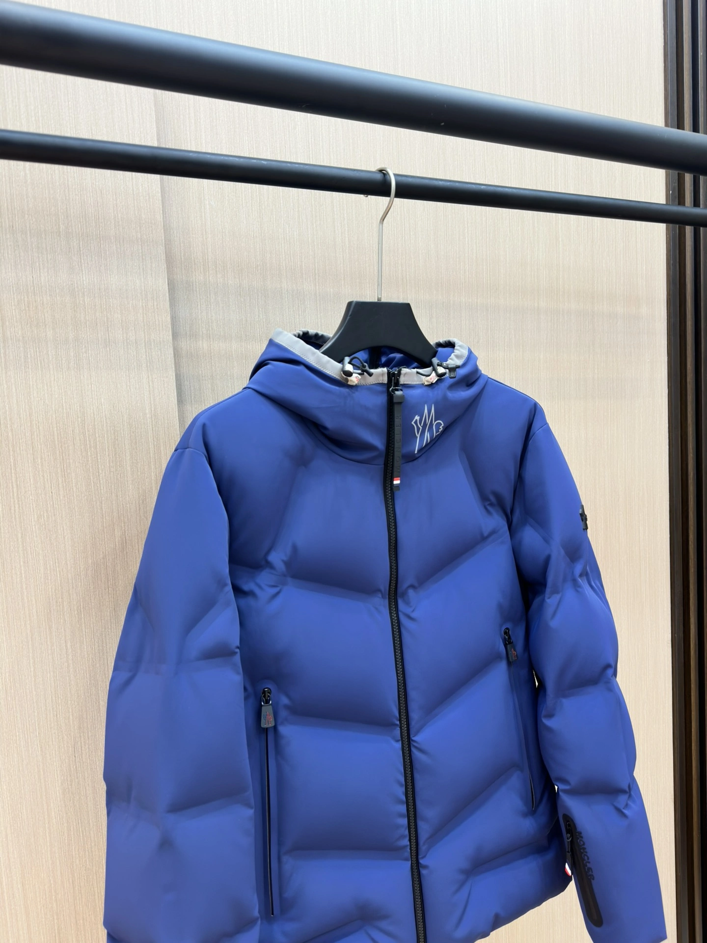 Moncler Down Jackets Minimalist 145686