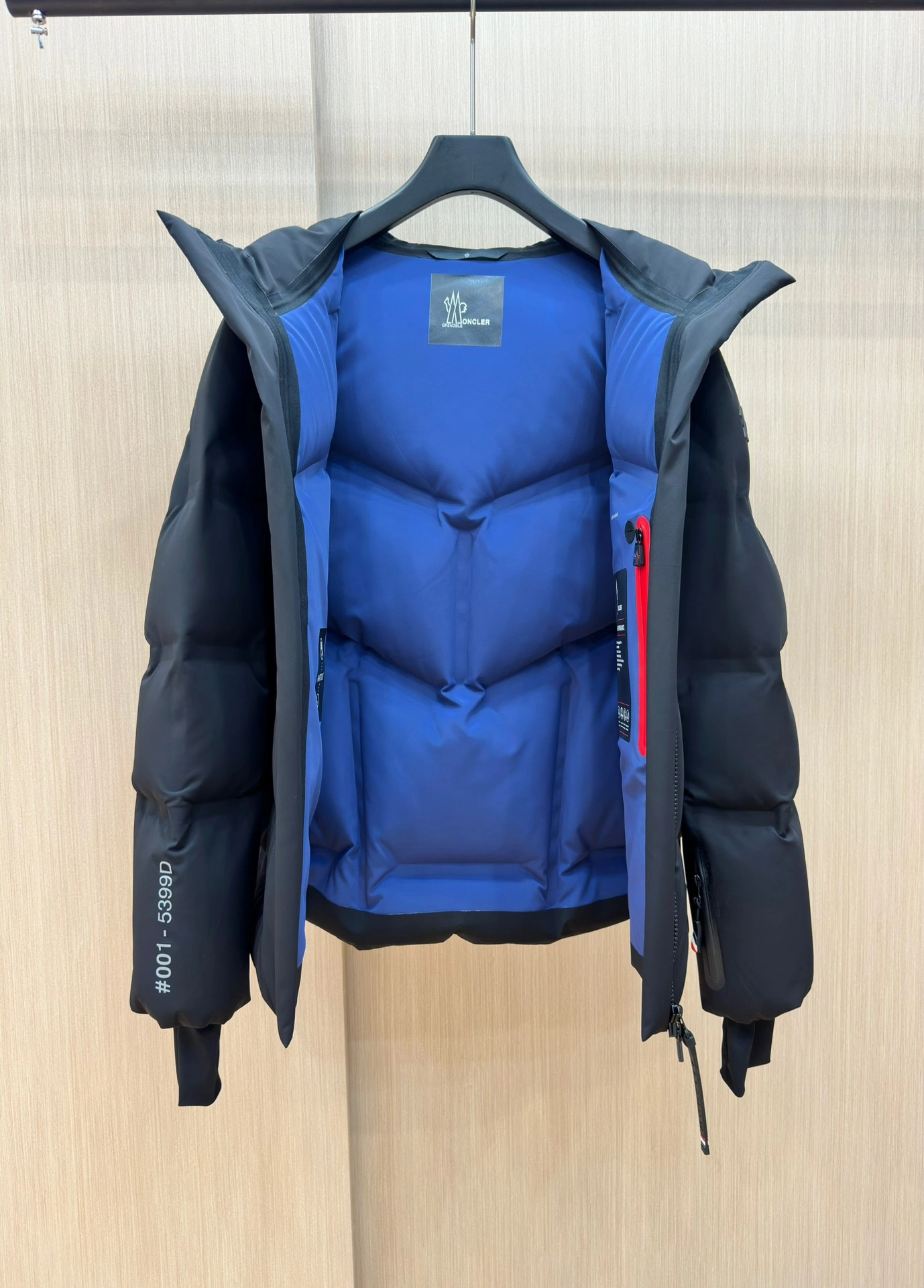 WaterResistant Moncler Down Jackets 145685
