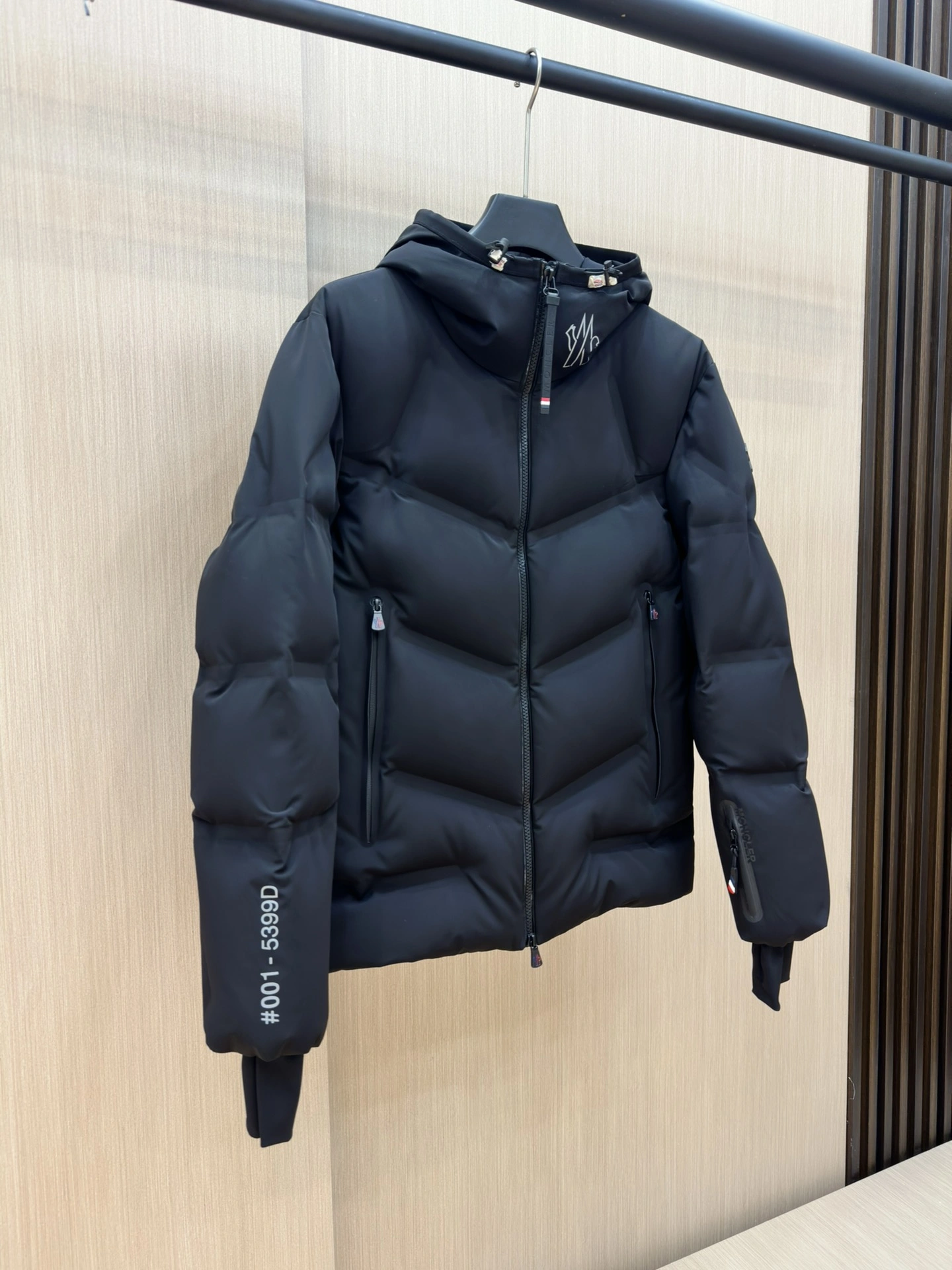 WaterResistant Moncler Down Jackets 145685