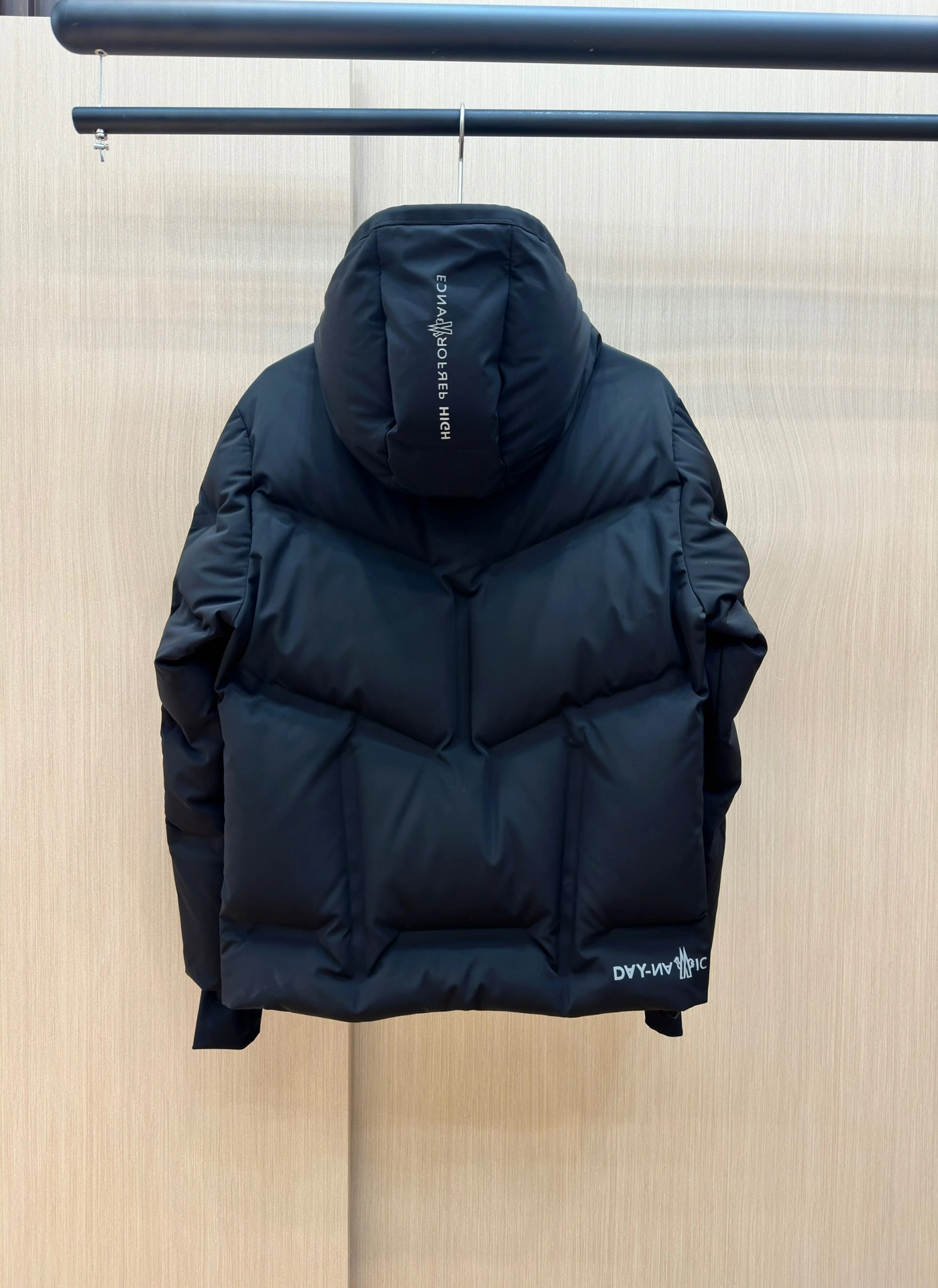 WaterResistant Moncler Down Jackets 145685