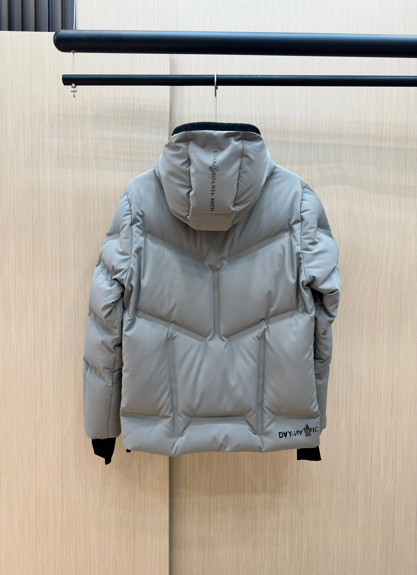 Trendsetting Moncler Down Jackets 145684