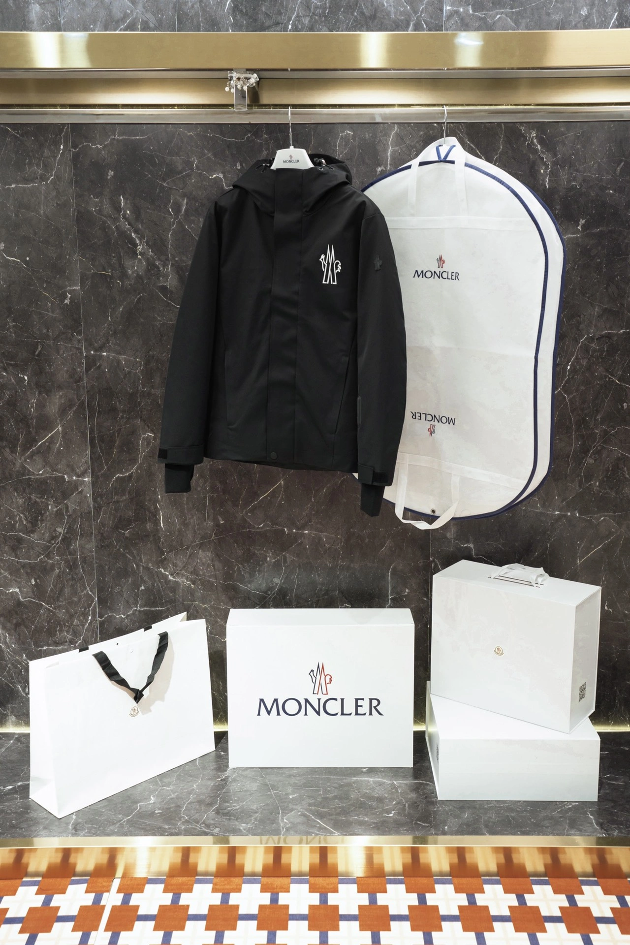 Vibrant Moncler Down Jackets 145673
