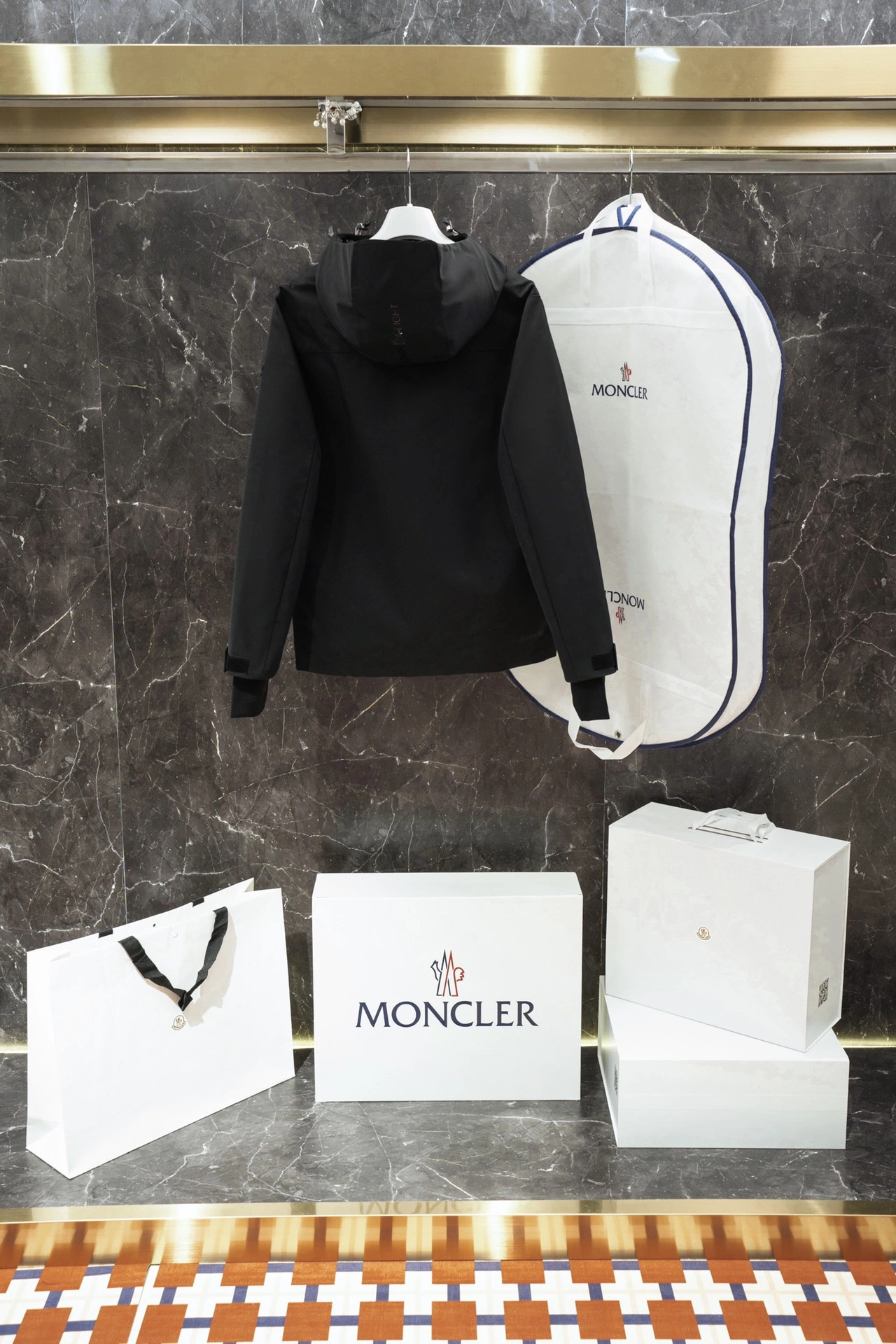 Vibrant Moncler Down Jackets 145673