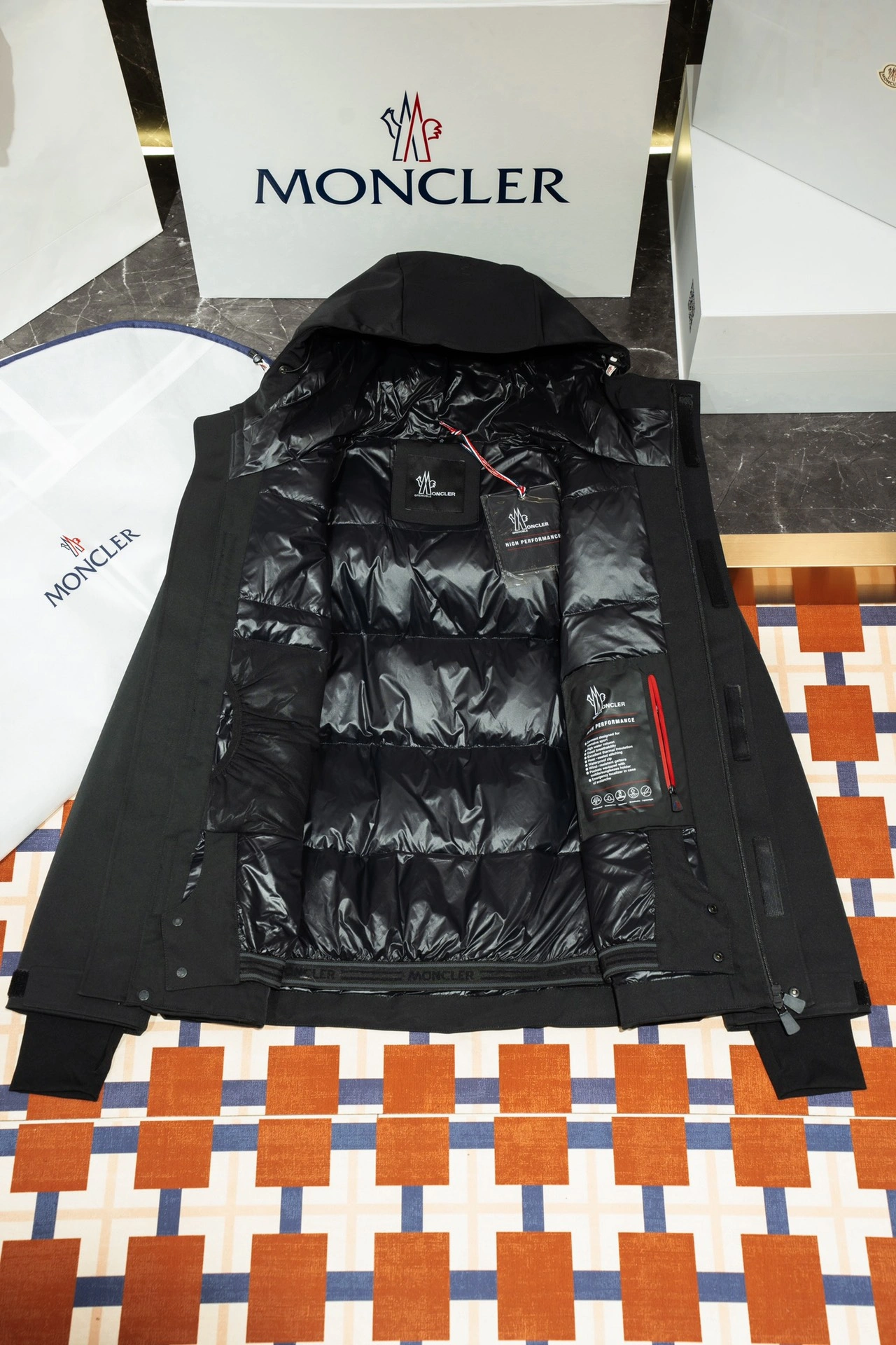 Vibrant Moncler Down Jackets 145673