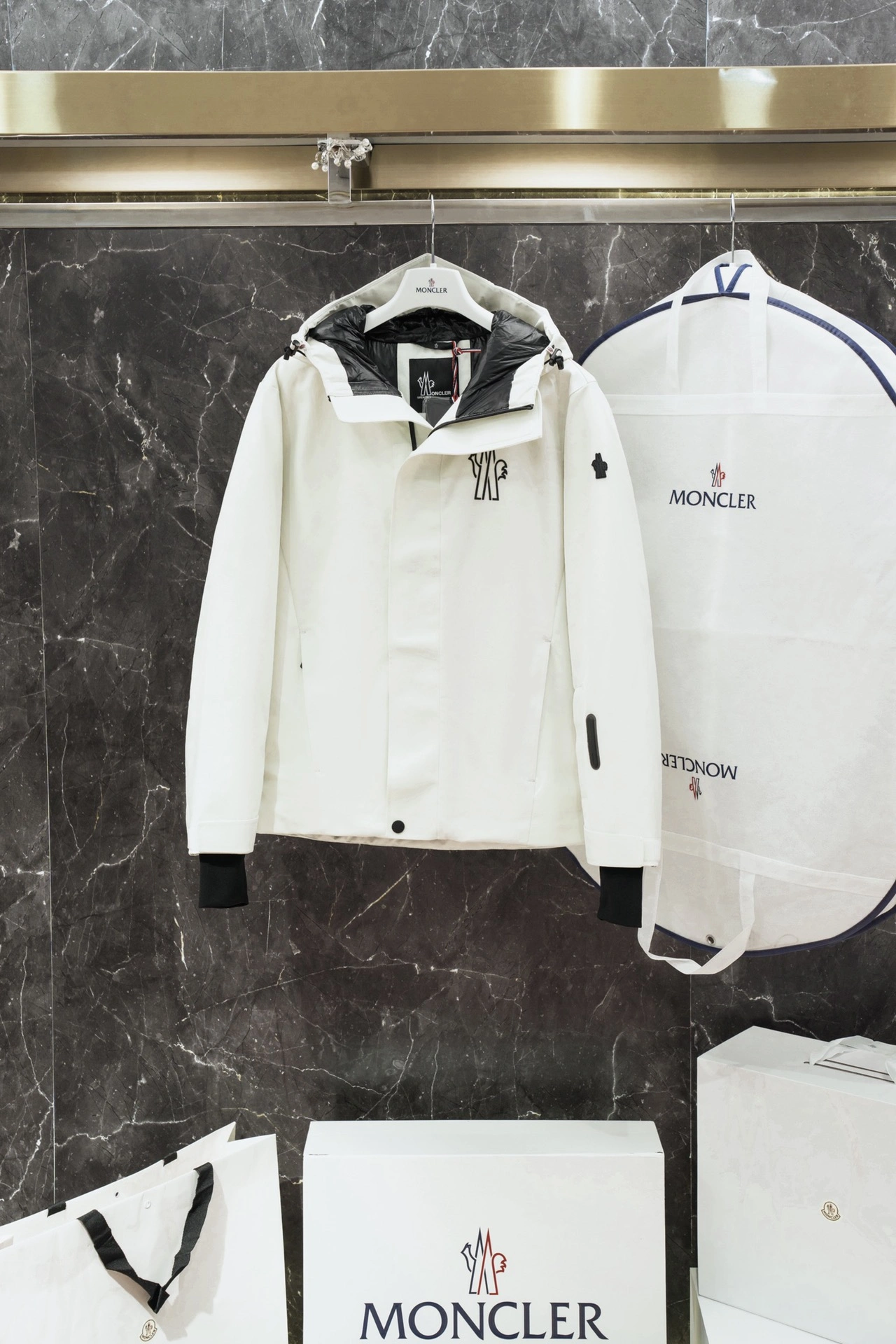 Moncler Down Jackets Youthful 145670