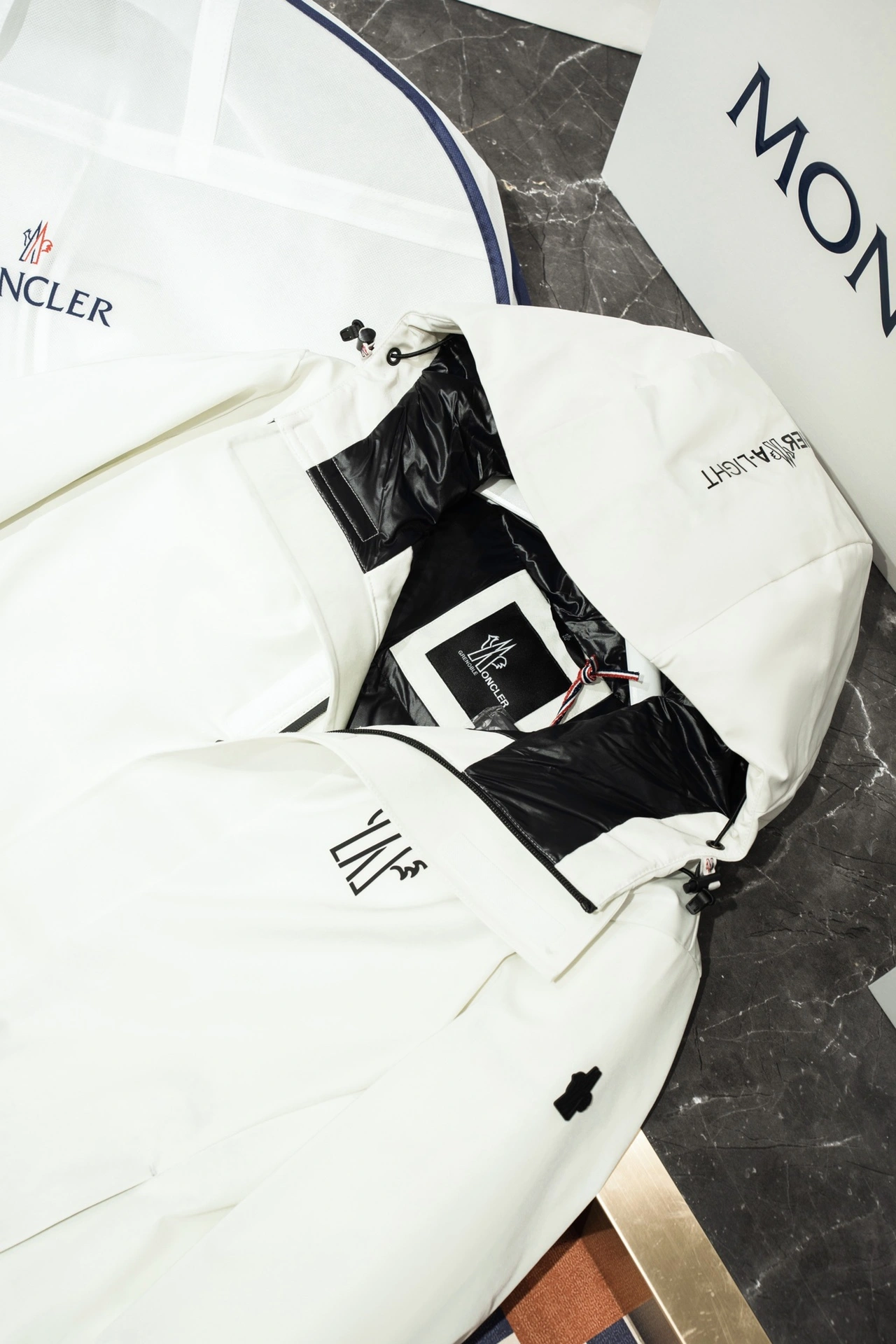 Moncler Down Jackets Youthful 145670