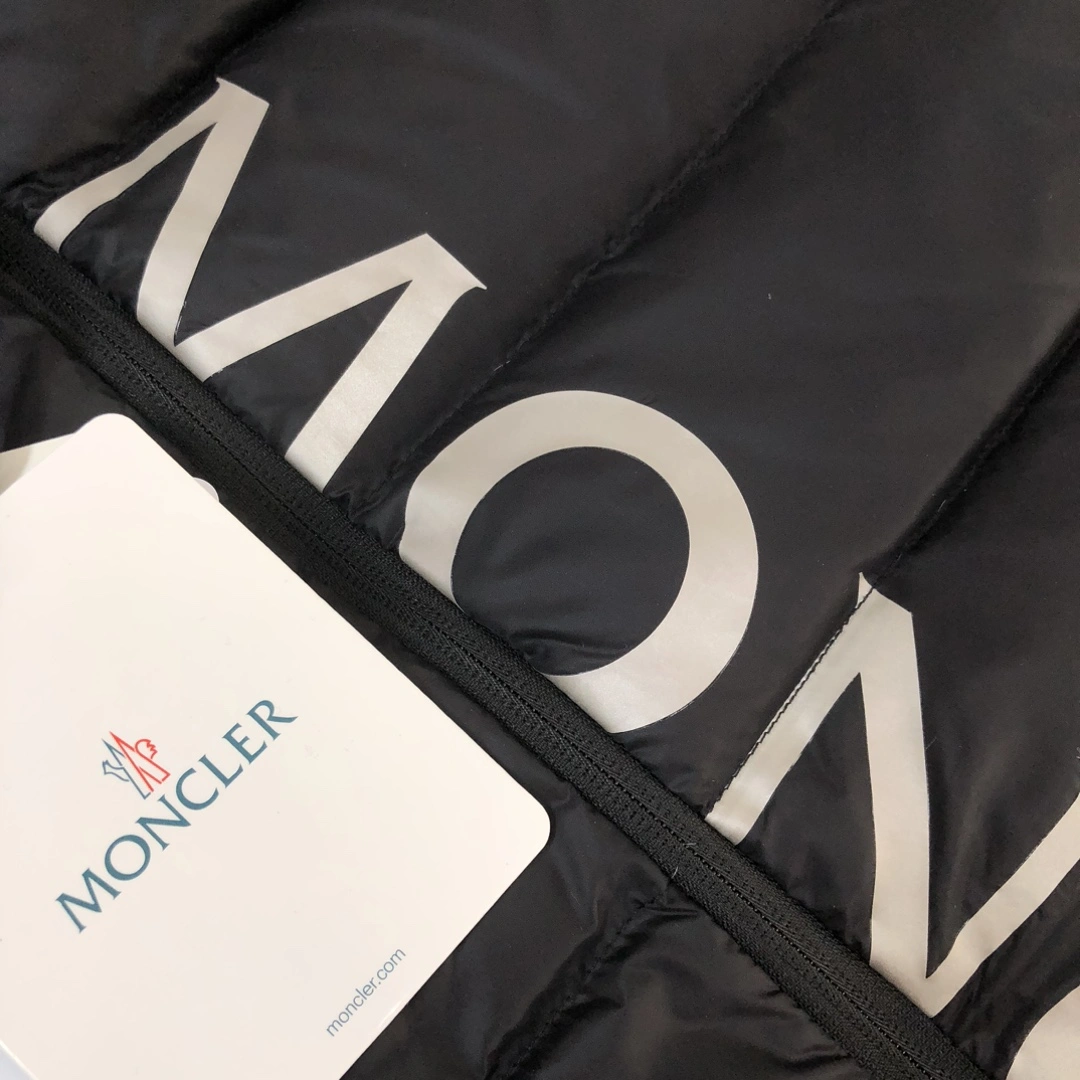 EyeCatching Moncler Down Jackets 145668