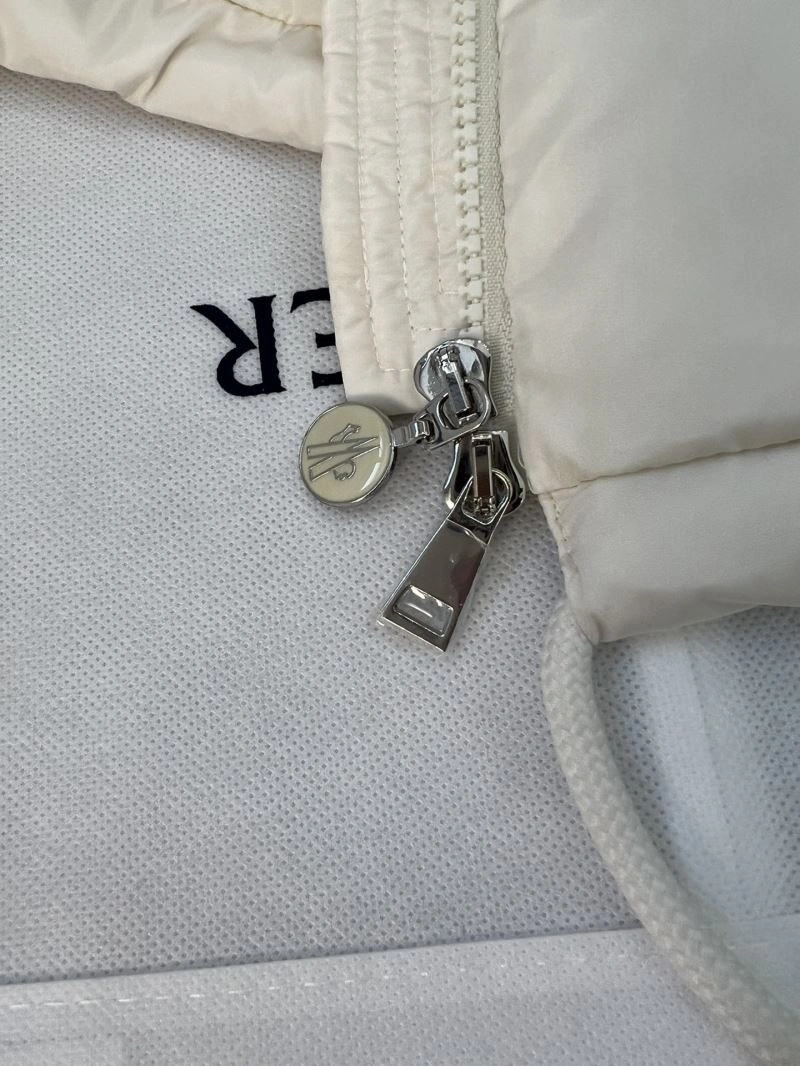 Moncler Down Jackets TravelReady 145263