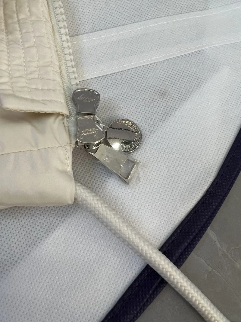 Moncler Down Jackets TravelReady 145263
