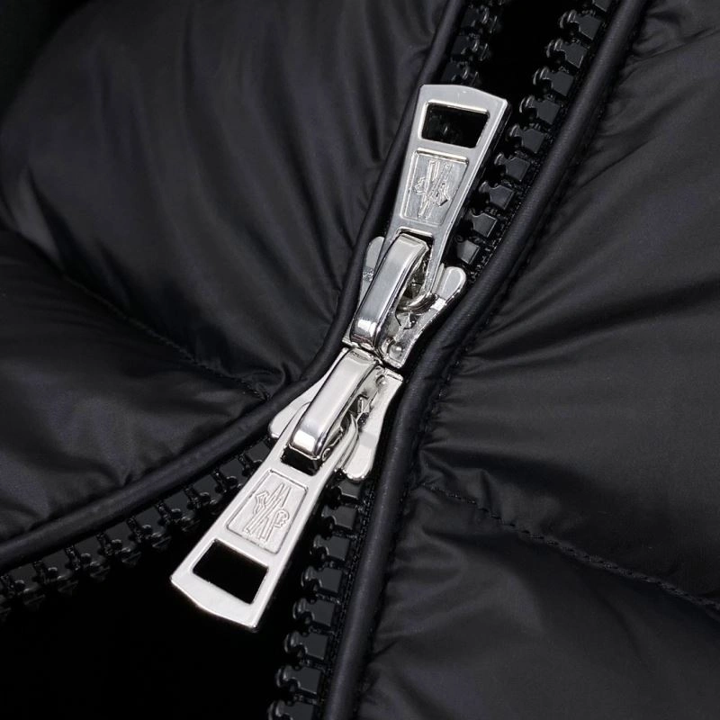 Moncler Down Jackets SmoothTexture 145233