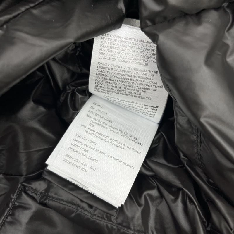 Moncler Down Jackets Trendsetting 145234