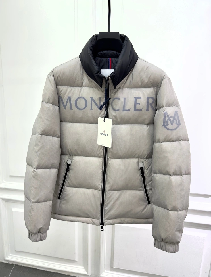 Moncler Down Jackets Effortless 145220