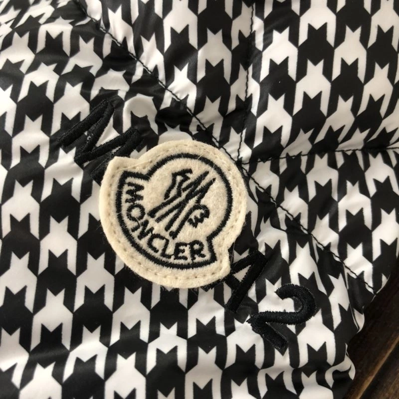 Moncler Down Jackets Functional 145151