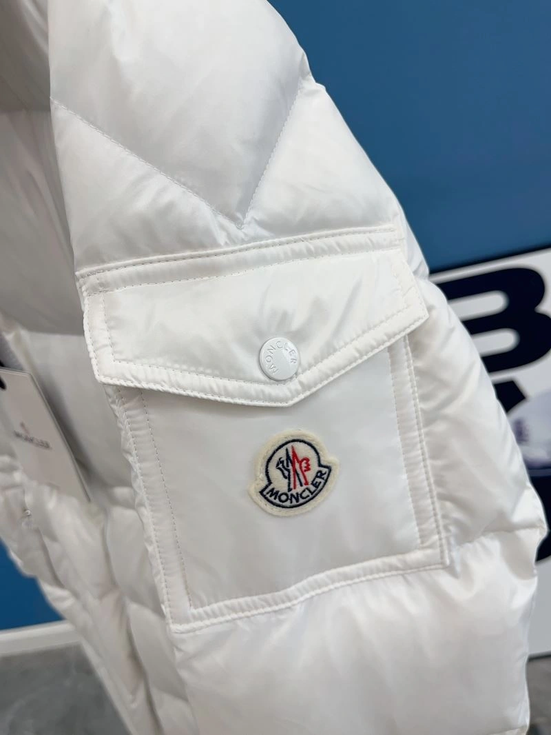 Moncler Down Jackets Durable 145130