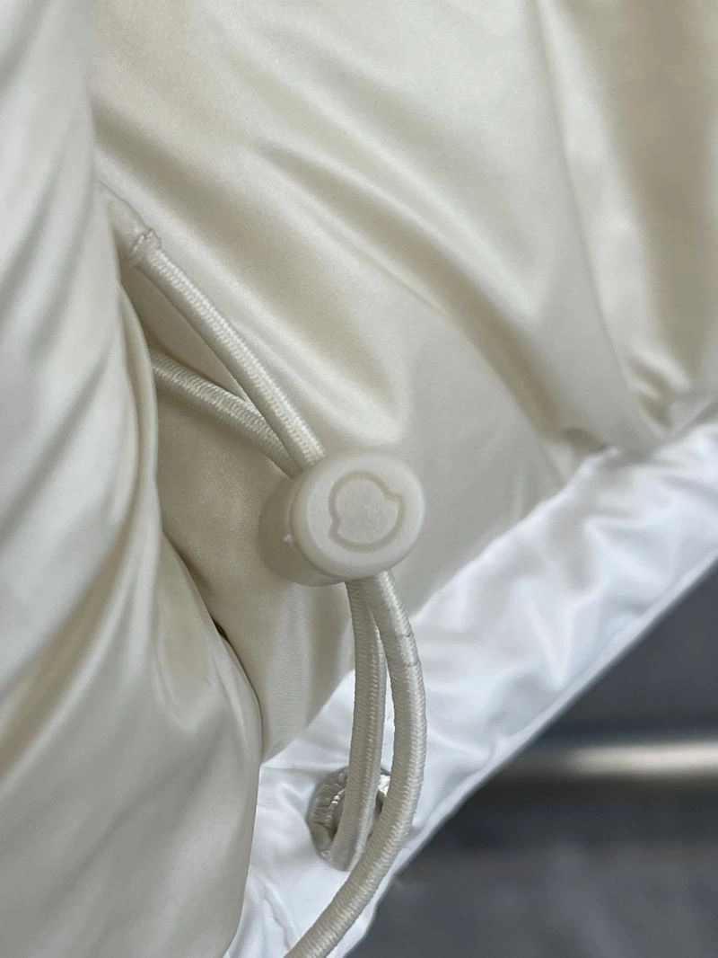 Moncler Down Jackets Durable 145130