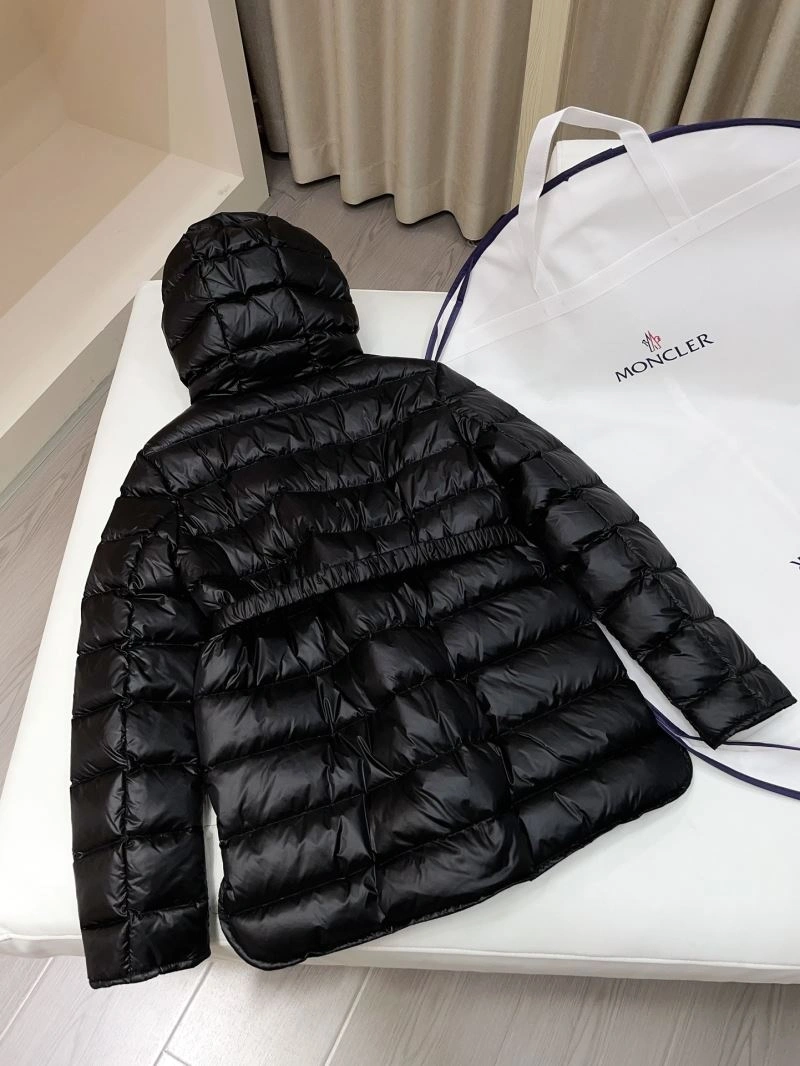 Moncler Down Jackets Durable 145107