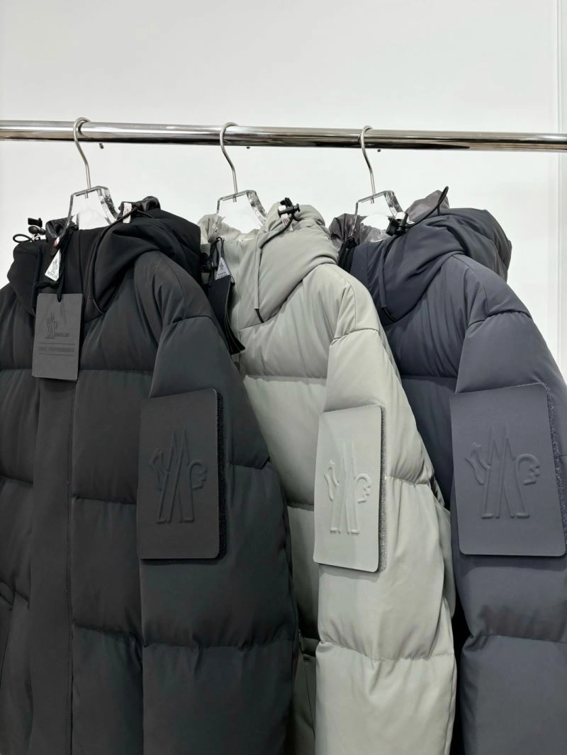 Moncler Down Jackets Bold 145125