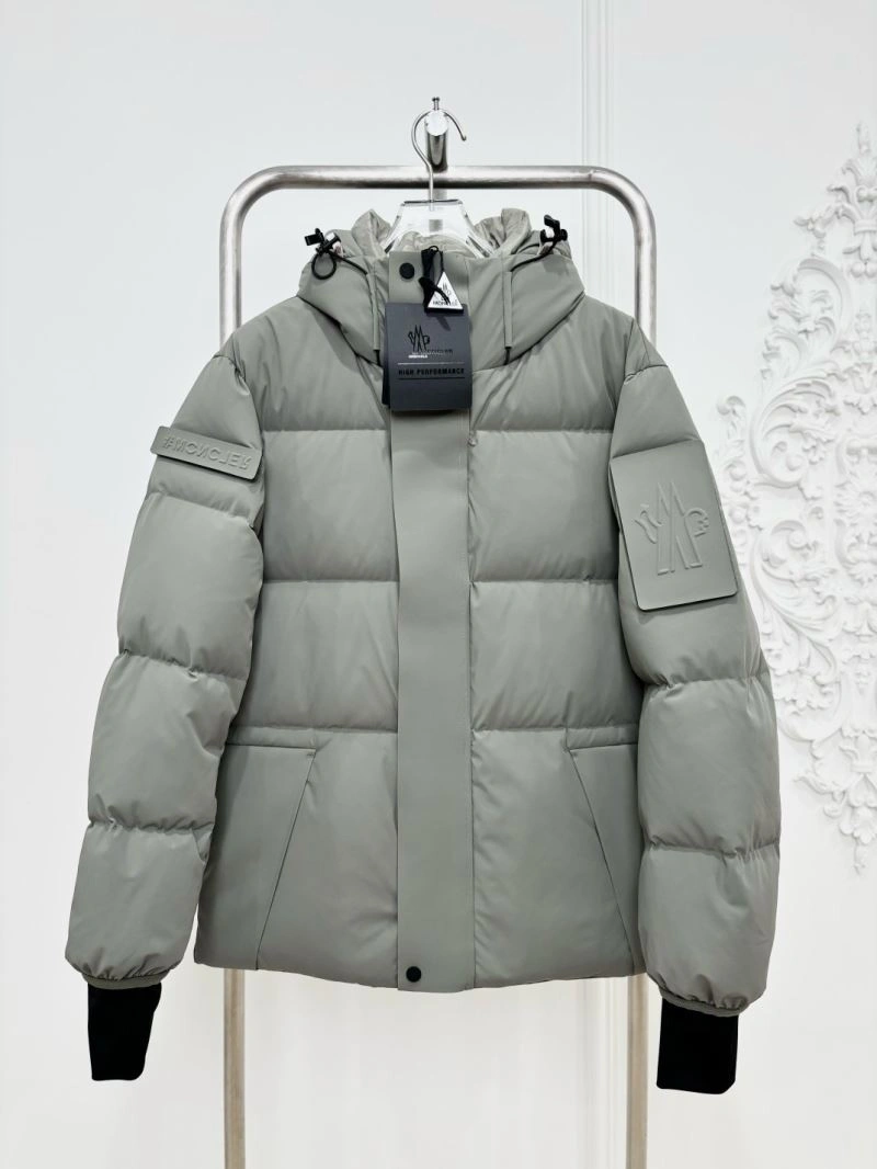 Moncler Down Jackets Bold 145125
