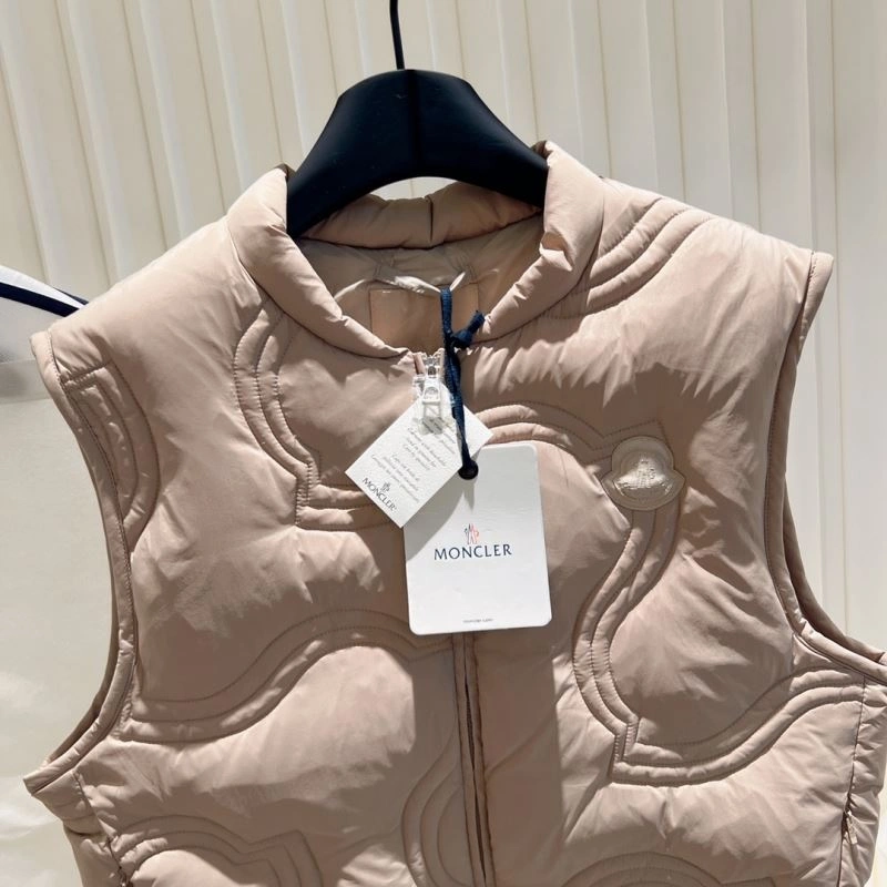 Sustainable Moncler Down Jackets 145071