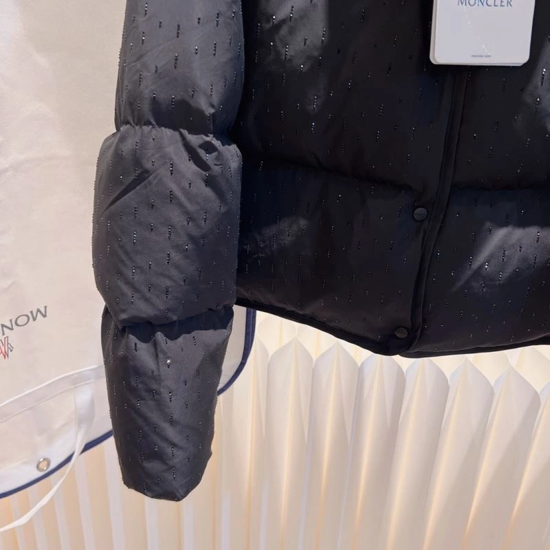 Moncler Down Jackets Cozy 145083