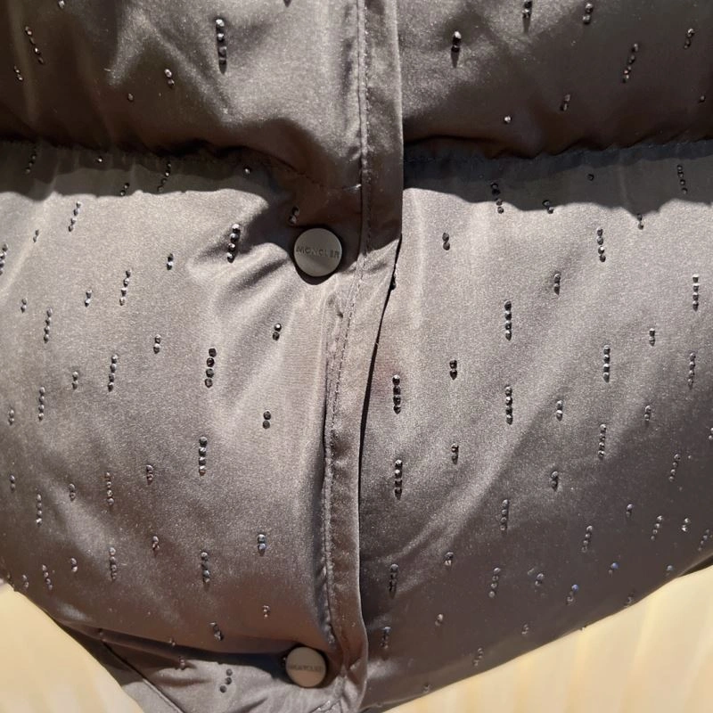 Moncler Down Jackets Cozy 145083