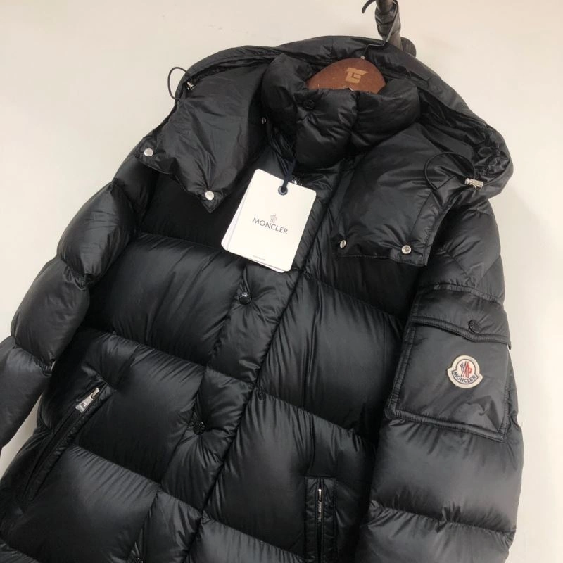 Sporty Moncler Down Jackets 145068