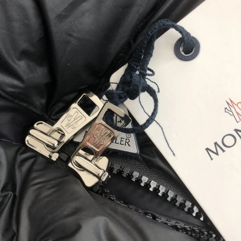 Sporty Moncler Down Jackets 145068