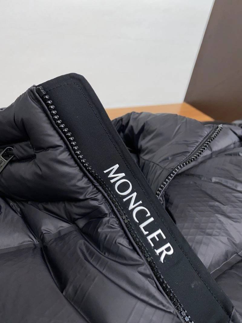 Moncler Down Jackets Sporty 145065