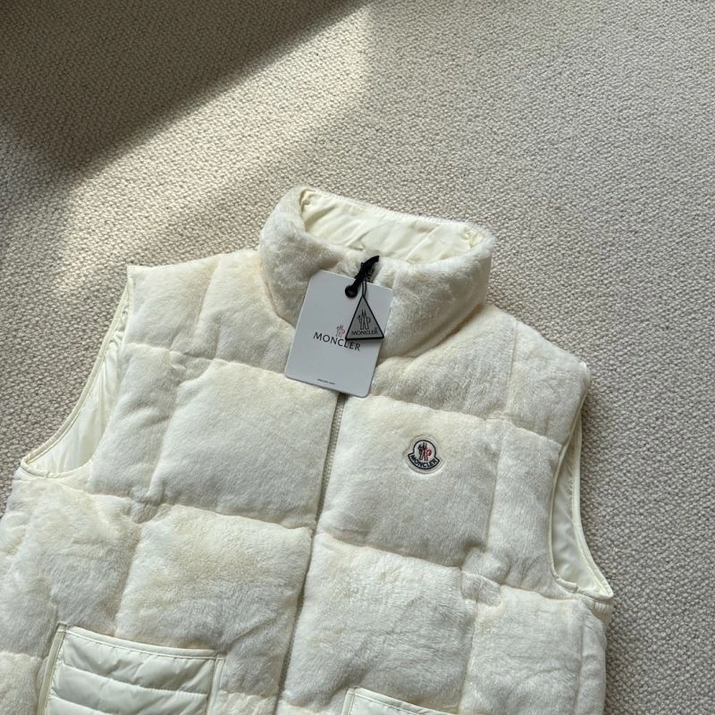 Vibrant Moncler Down Jackets 145024
