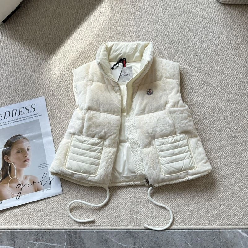 Vibrant Moncler Down Jackets 145024