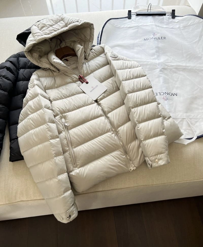 Supportive Moncler Down Jackets 145048
