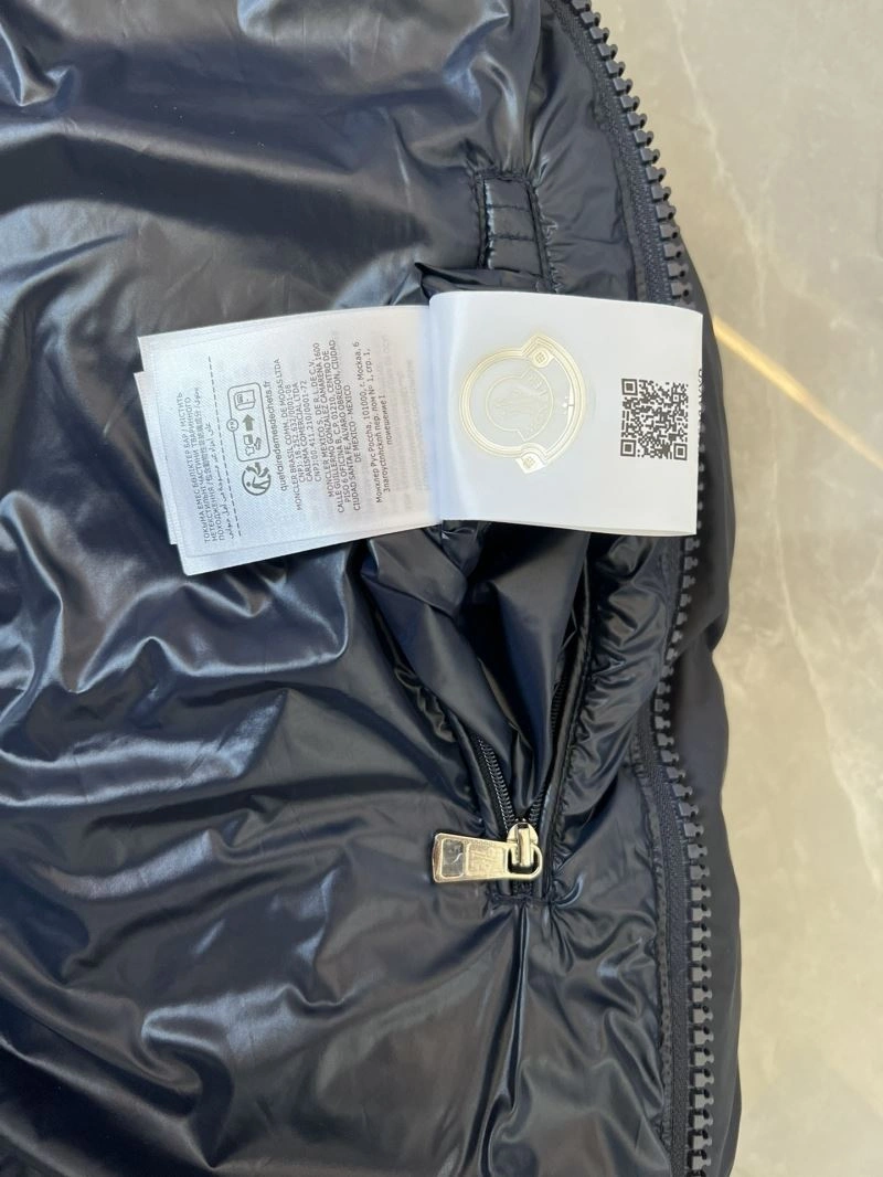 Unisex Moncler Down Jackets 144981