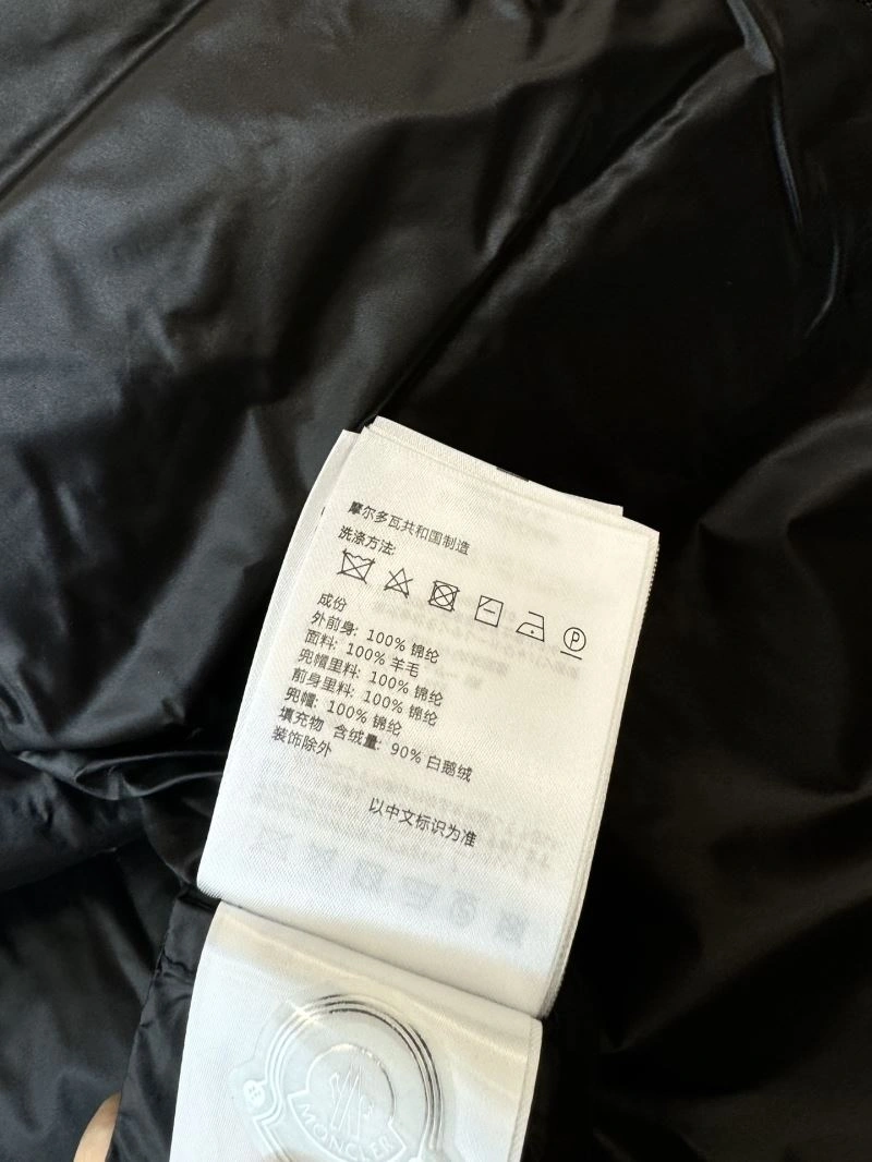 Moncler Down Jackets Durable 144976