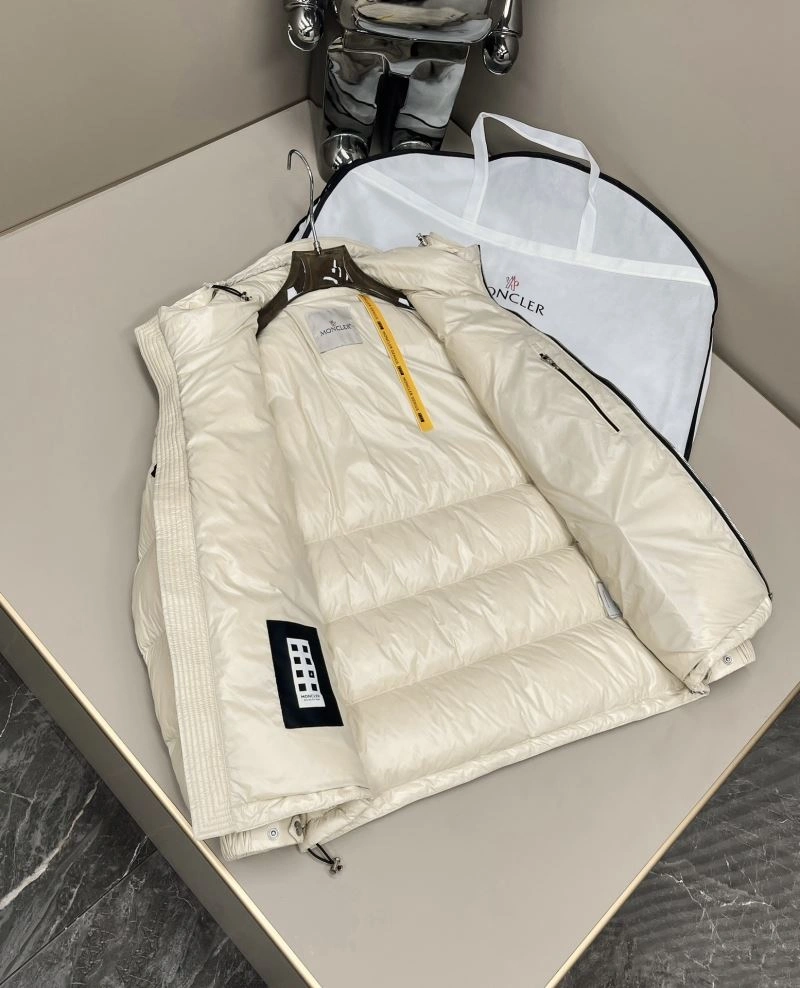FashionForward Moncler Down Jackets 144947