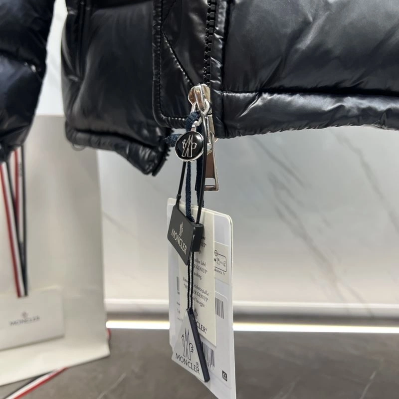 Flexible Moncler Down Jackets 144925