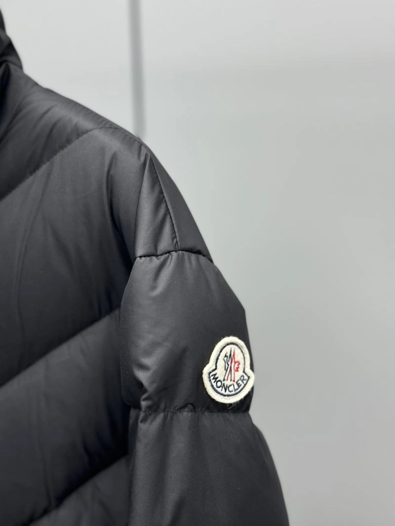Moncler Down Jackets Trendsetting 144849