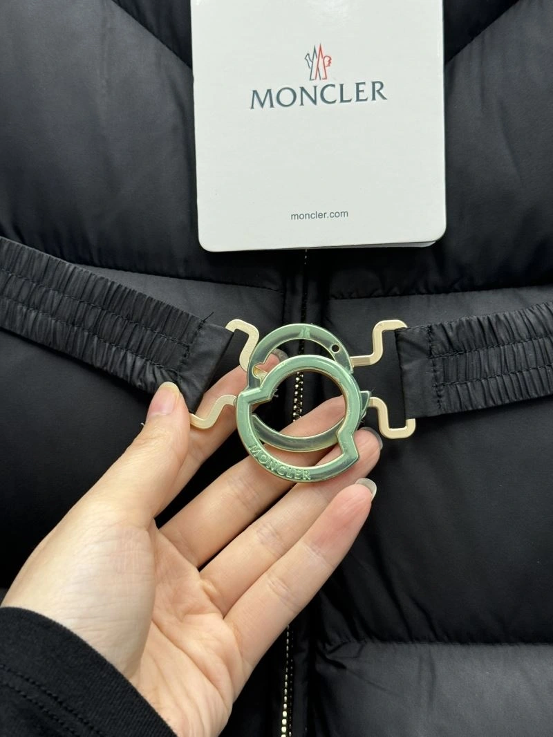 Moncler Down Jackets Trendsetting 144849