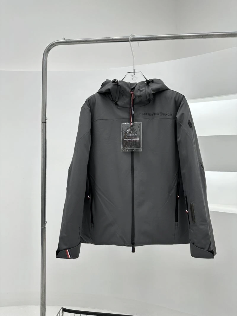 Moncler Down Jackets Sleek 144840