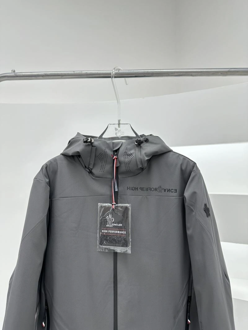 Moncler Down Jackets Sleek 144840
