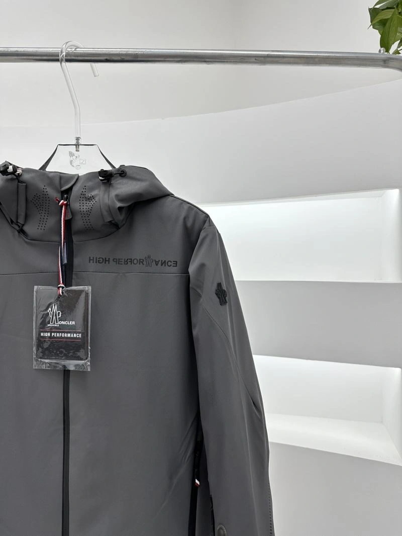 Moncler Down Jackets Sleek 144840