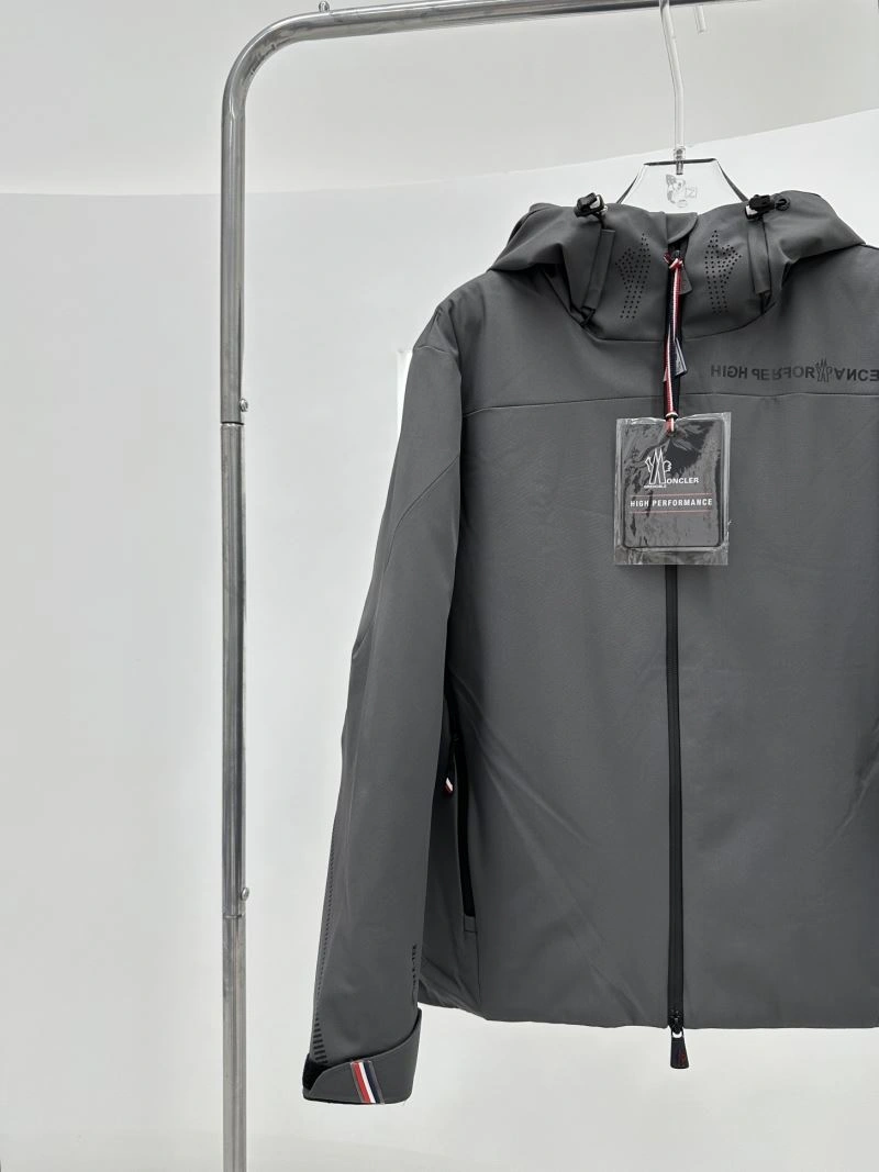Moncler Down Jackets Sleek 144840
