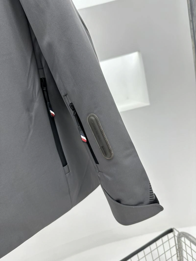 Moncler Down Jackets Sleek 144840