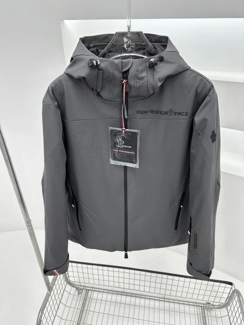 Moncler Down Jackets Sleek 144840