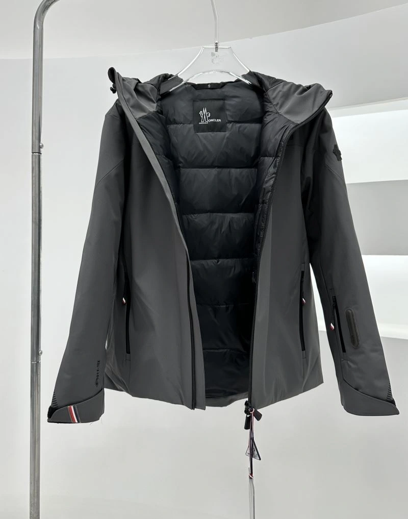 Moncler Down Jackets Sleek 144840