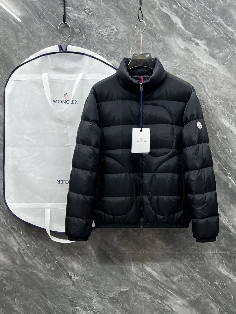 Sporty Moncler Down Jackets 144821