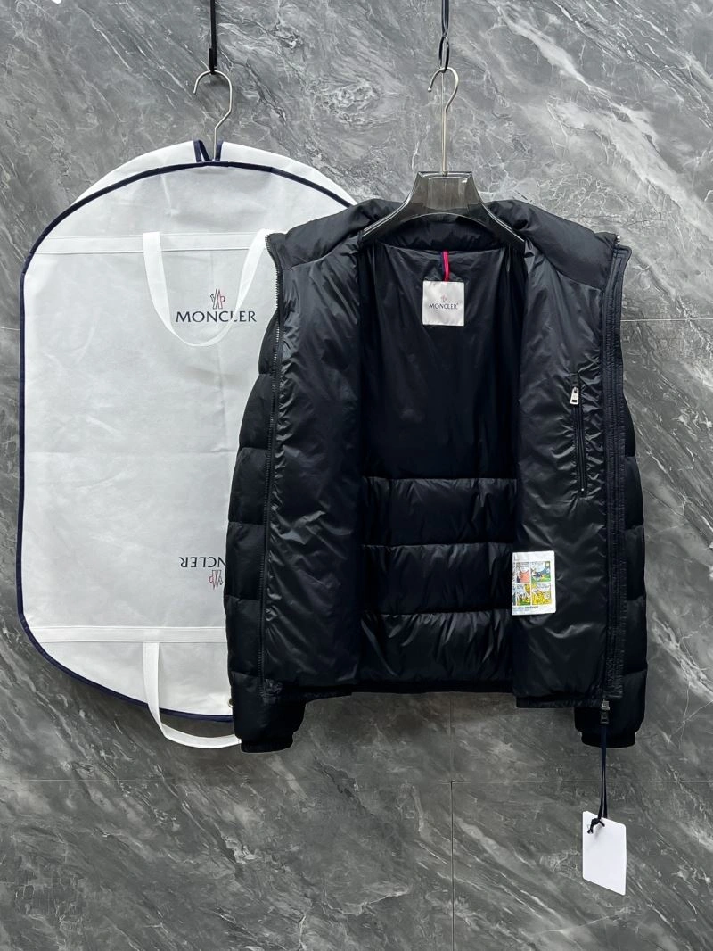 Sporty Moncler Down Jackets 144821