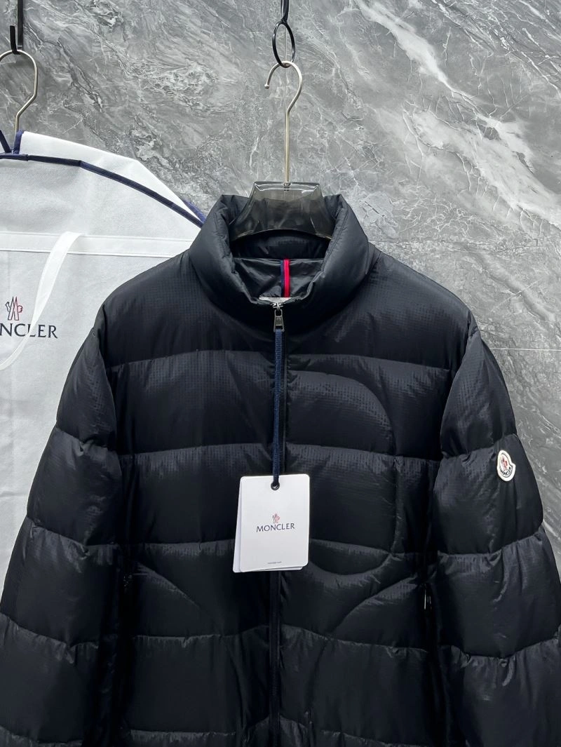 Sporty Moncler Down Jackets 144821