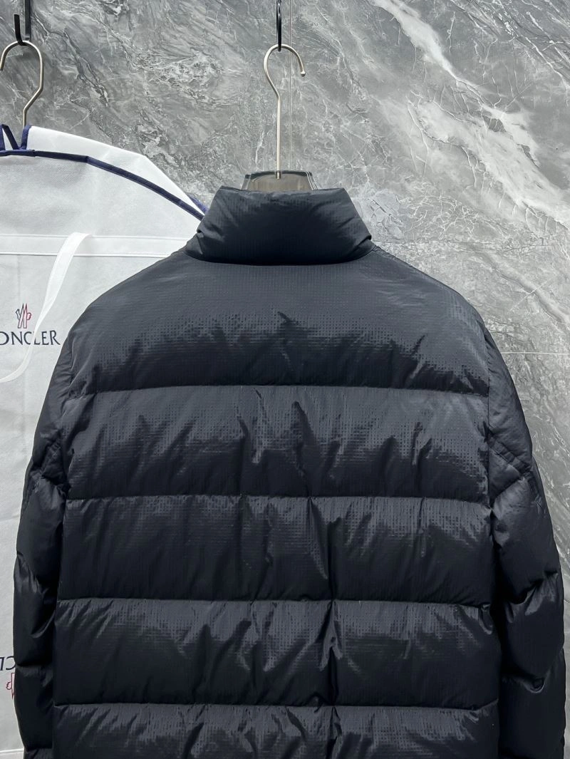 Sporty Moncler Down Jackets 144821